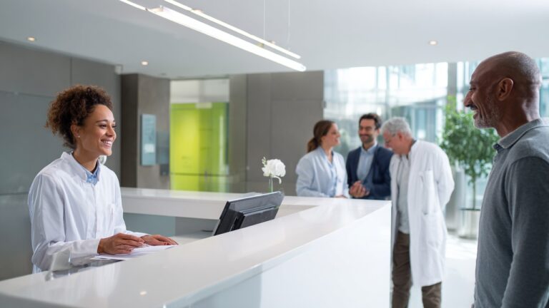 Come la SEO può aiutare le cliniche di trapianto di capelli ad attrarre pazienti internazionali